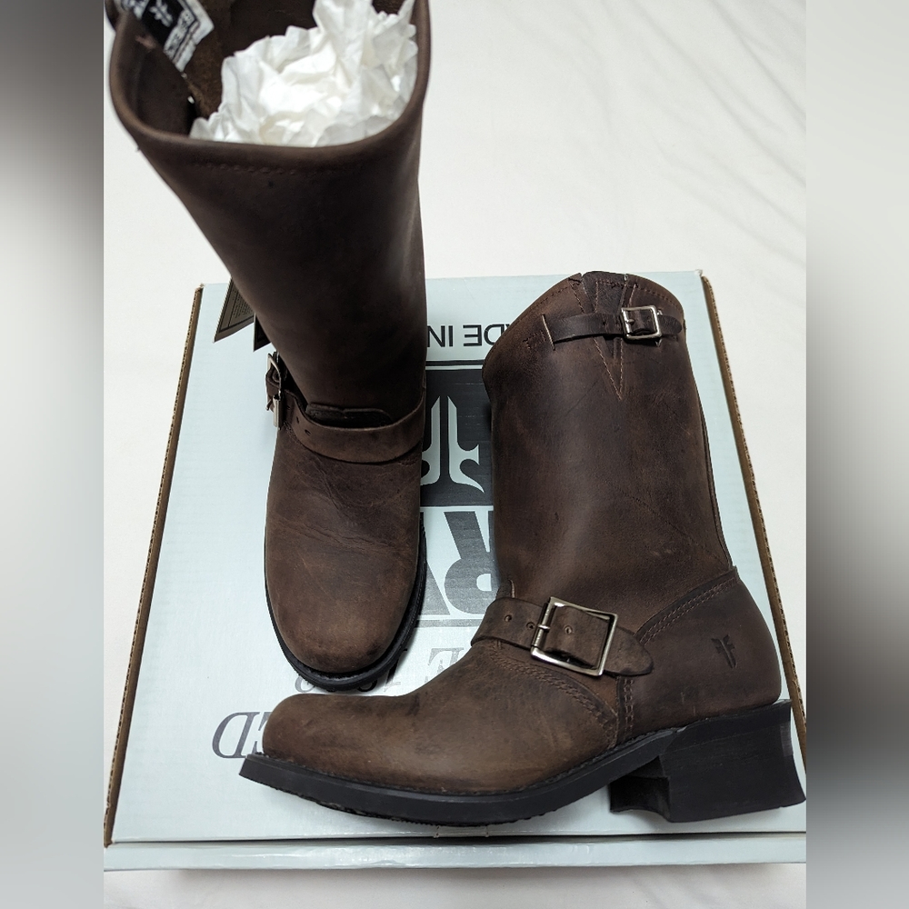 Frye Engineer 12R Women's boots - Size 8 NIB